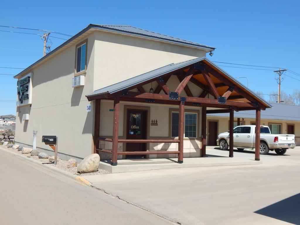 Winterton Suites Williston Exterior foto