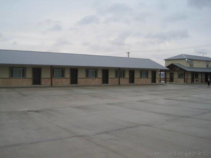 Winterton Suites Williston Exterior foto