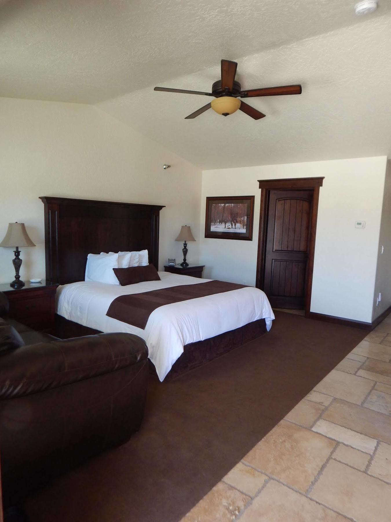 Winterton Suites Williston Exterior foto