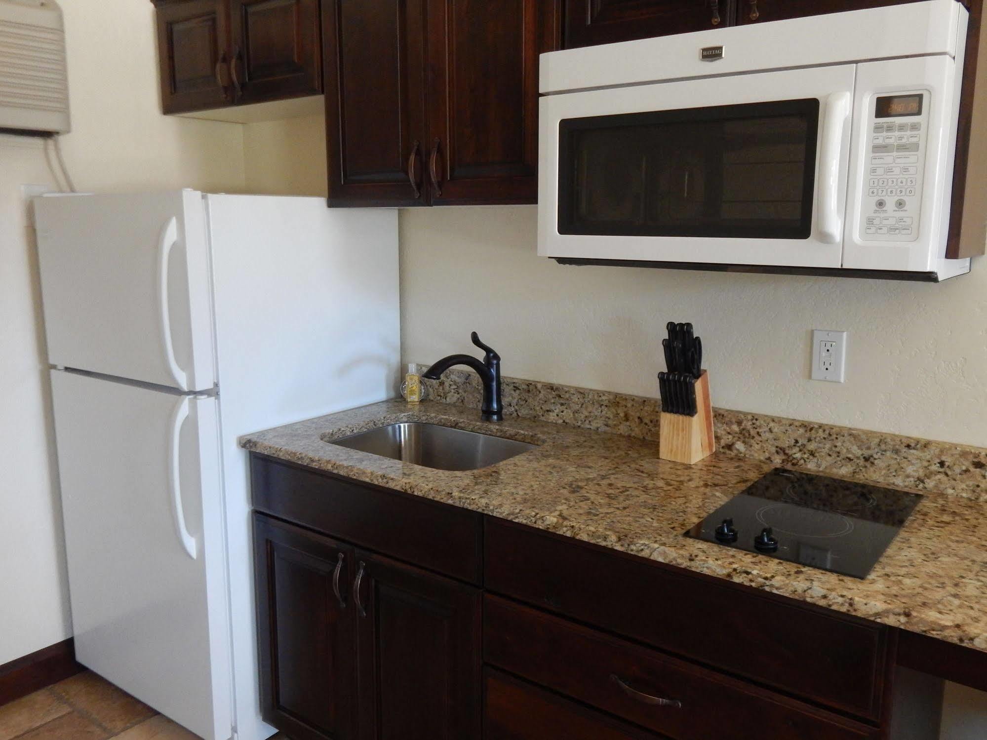 Winterton Suites Williston Exterior foto